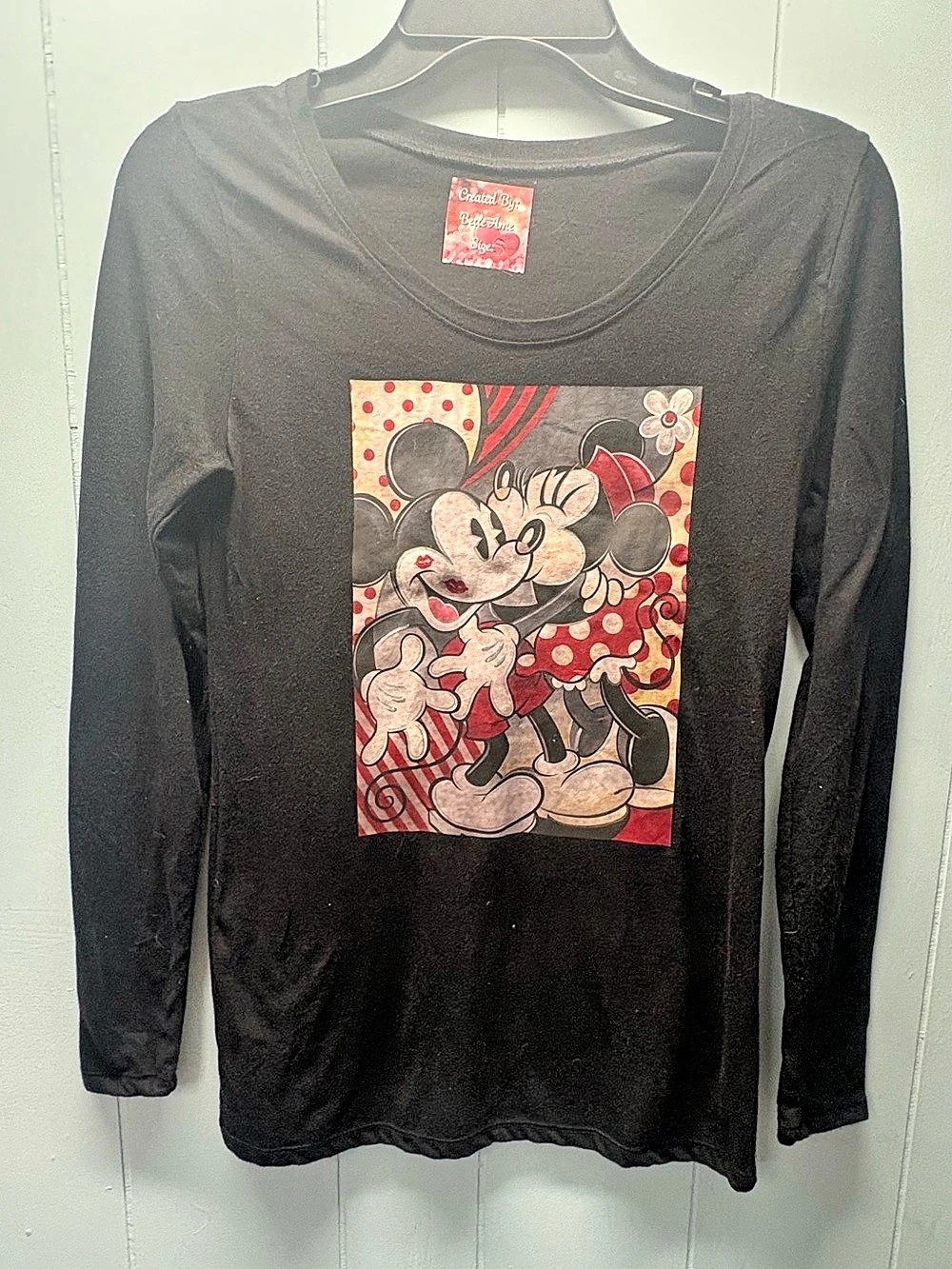 Belle Âme Mickey & Minnie Long Sleeve Graphic Tee in Black & Red